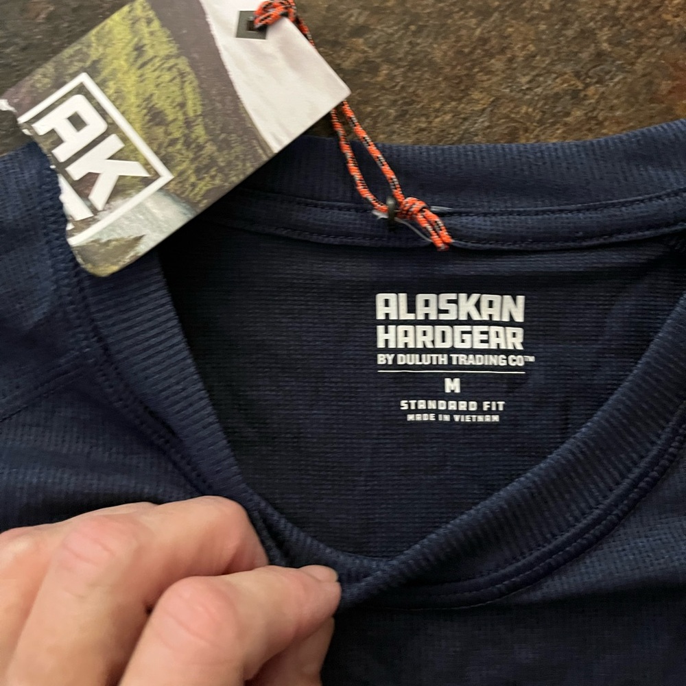 Men’s new Alaskan Hardgear Tun dry long sleeve graphic performance shirt. Medium - Picture 6 of 14